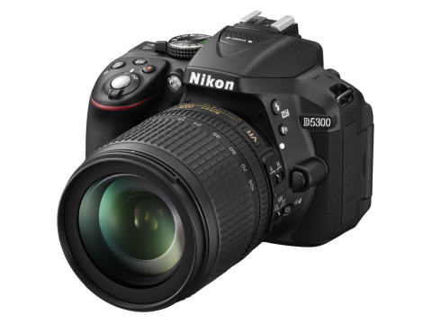 Nikon D5300 + 18-105 mm AF-S DX VR