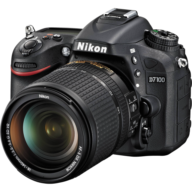 Nikon D7100 + 18-140 mm f/3,5-5,6G ED VR