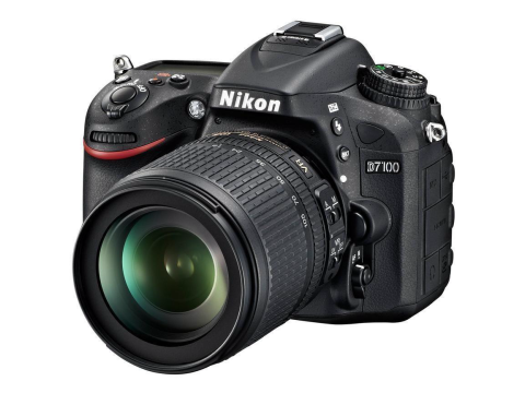 Nikon D7100 + 18-105 mm AF-S DX VR