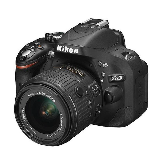 Nikon D5200 + 18-55 mm VR II + 55-300 mm VR