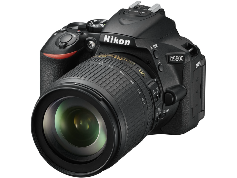 Nikon D5600 + 18-105mm AF-S DX VR