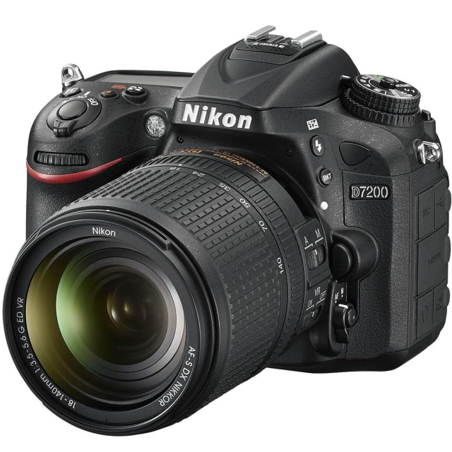 Nikon D7200 + 18-140 AF-S DX VR