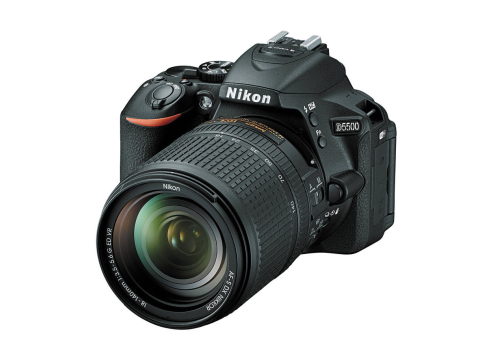 Nikon D5500 + 18-140 mm f/3,5-5,6G ED VR
