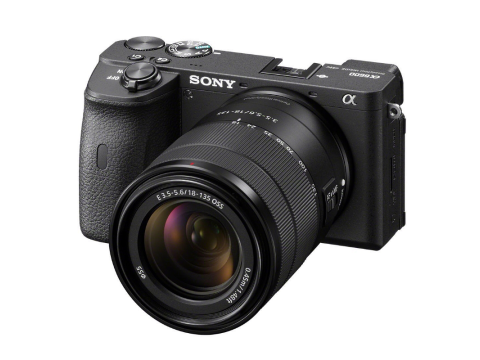 Sony Alpha A6600 + 18-135mm OSS Black