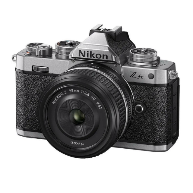 Nikon Z fc + Z DX 16–50 mm f/3,5–6,3 VR