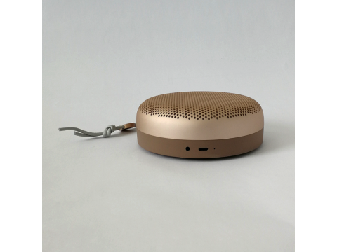 Bang & Olufsen BeoPlay A1, Sand Stone.Picture2