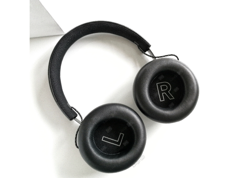 Bang & Olufsen BeoPlay H4, Black.Picture2
