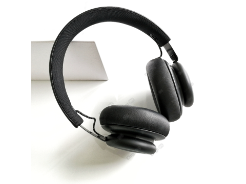 Bang & Olufsen BeoPlay H4, Black.Picture3