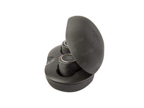 Bang & Olufsen Beoplay E8 Charcoal Sand.Picture3