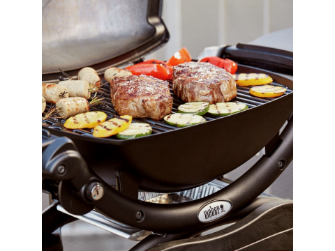 Weber Q 1200 grill with Stand.Picture5
